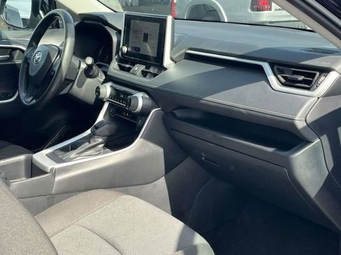 Used 2025 Toyota RAV4 XLE FWD image 24