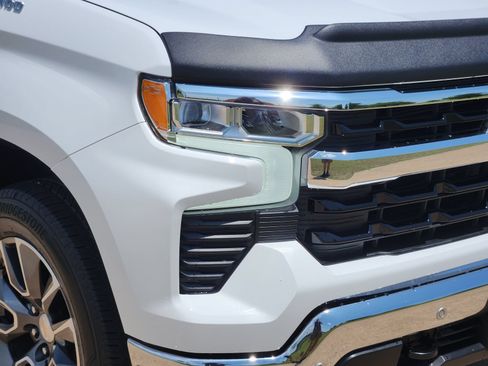 Used 2025 Chevrolet Silverado 1500 LT w/ Texas Edition Plus RWD image 11