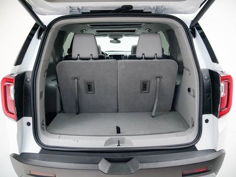 Used 2023 GMC Acadia SLT w/ Preferred Package image 12