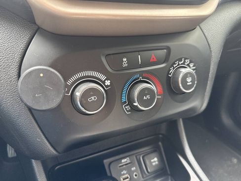 Used 2014 Jeep Cherokee Sport AWD/4WD image 35