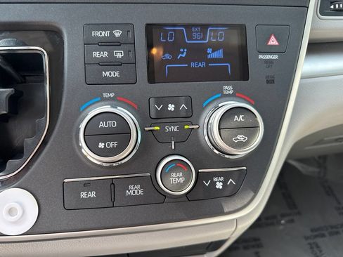 Used 2020 Toyota Sienna LE FWD image 20