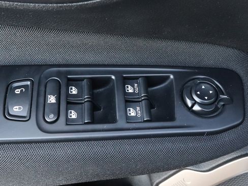 Used 2017 Jeep Renegade Latitude image 15