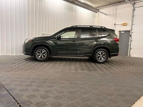 Used 2023 Subaru Forester Premium AWD/4WD image 2