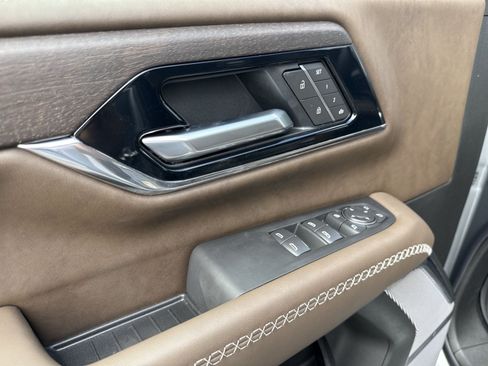 New 2026 GMC Yukon XL Denali Ultimate w/ LPO, Floor Liner Package AWD/4WD image 12