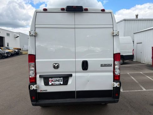 Used 2024 RAM ProMaster 2500 w/ Convenience Group FWD image 4