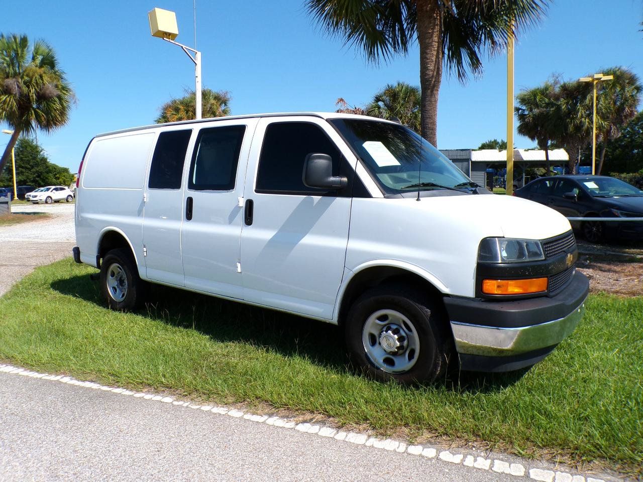 Used 2022 Chevrolet Express 2500 w/ Driver Convenience Package RWD image 2