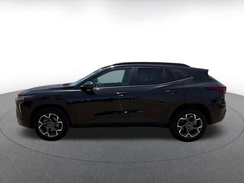 Used 2025 Chevrolet Trax LT FWD image 10