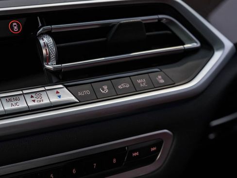 Used 2022 BMW X6 M50i w/ Parking Assistance Package image 35