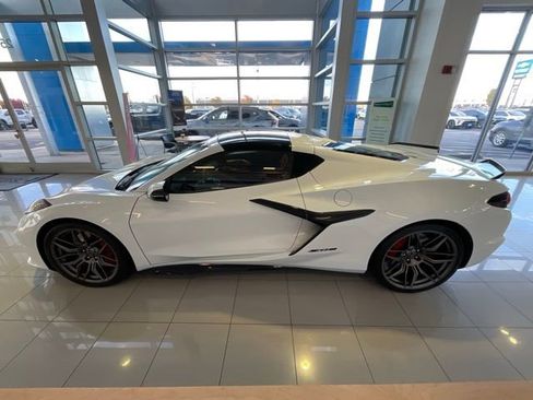 Used 2025 Chevrolet Corvette Z06 w/ Battery Protection Package image 9