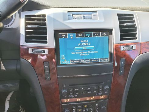 Used 2011 Cadillac Escalade 2WD image 21