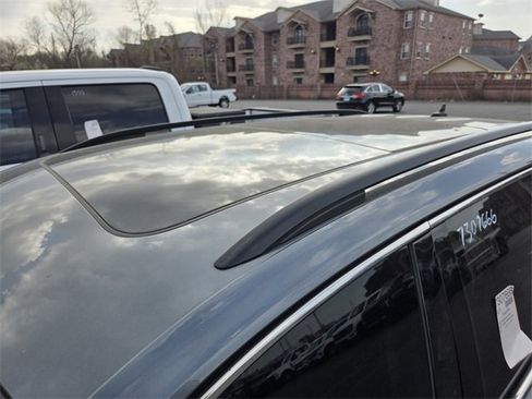 Used 2021 Volkswagen Tiguan SE image 7