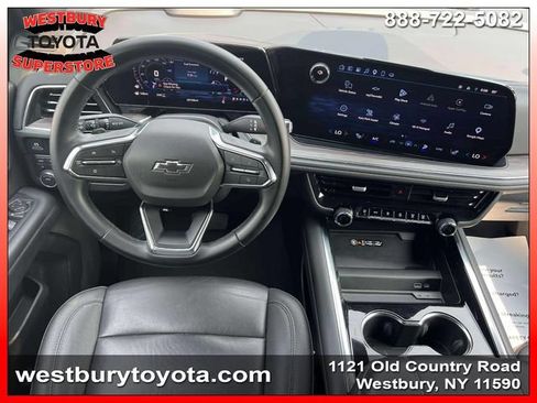 Used 2025 Chevrolet Suburban Z71 AWD/4WD image 16