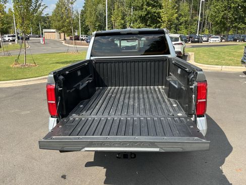 Used 2024 Toyota Tacoma SR5 AWD/4WD image 31