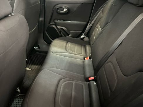 Used 2020 Jeep Renegade Latitude w/ Cold Weather Group AWD/4WD image 5