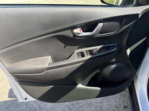 Used 2023 Hyundai Kona SE image 14