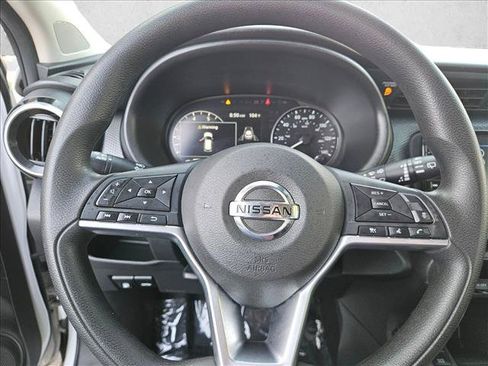 Used 2021 Nissan Kicks SV FWD image 12