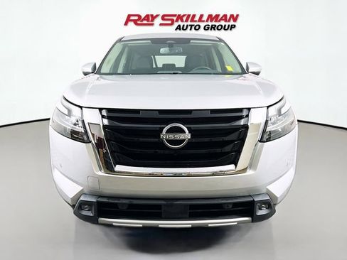 Used 2022 Nissan Pathfinder SL image 2