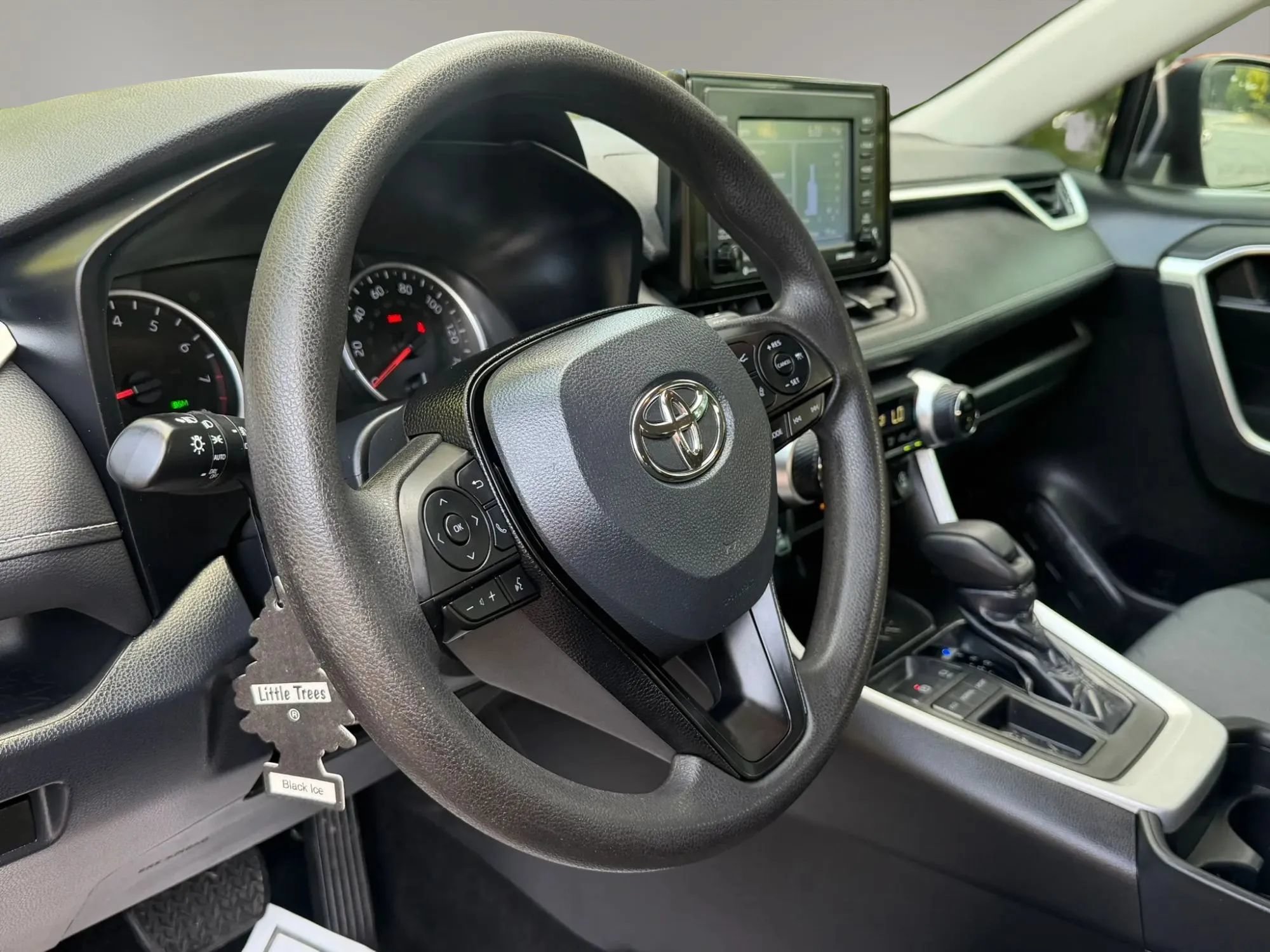 Used 2020 Toyota RAV4 XLE FWD image 9