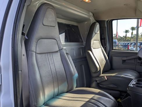 Used 2022 Chevrolet Express 2500 w/ Driver Convenience Package image 17