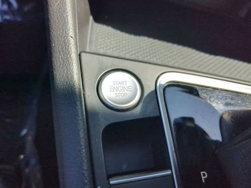 Used 2020 Volkswagen Jetta SE w/ SE Cold Weather Package image 29