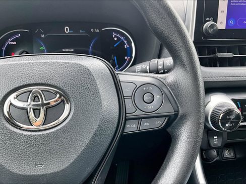 Used 2025 Toyota RAV4 XLE AWD/4WD image 17