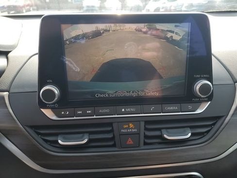 Used 2024 Nissan Altima 2.5 SV FWD image 18