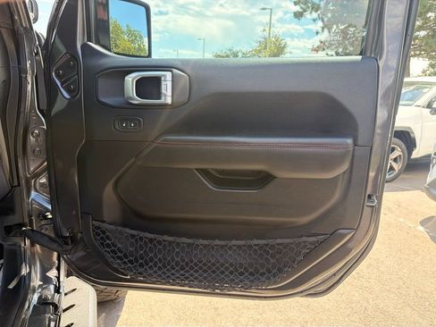 Used 2019 Jeep Wrangler Unlimited Rubicon w/ Cold Weather Group AWD/4WD image 11