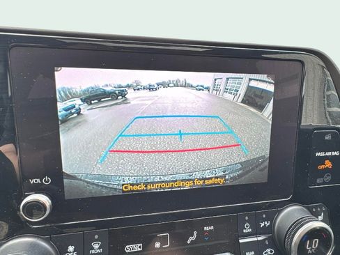 Used 2023 Toyota Highlander L image 30