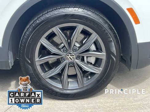 Used 2022 Volkswagen Tiguan SE w/ Panoramic Sunroof Package image 4