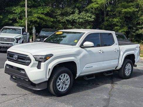 Used 2024 Toyota Tacoma SR5 AWD/4WD image 3