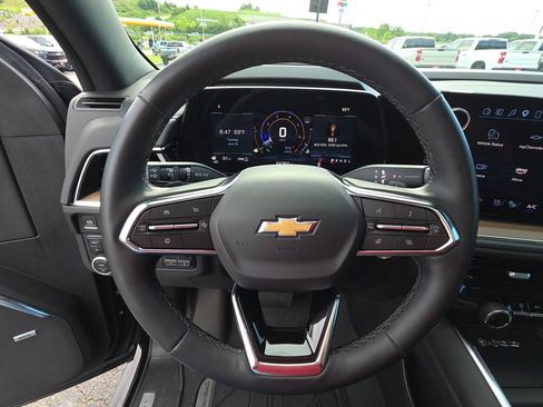 Used 2025 Chevrolet Tahoe High Country AWD/4WD image 17