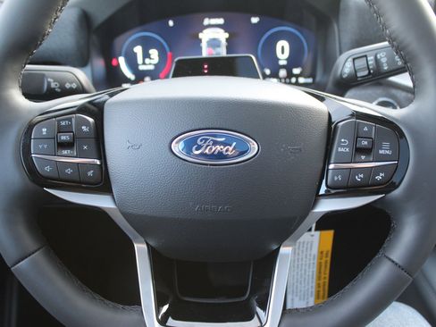 New 2026 Ford Explorer Platinum image 29