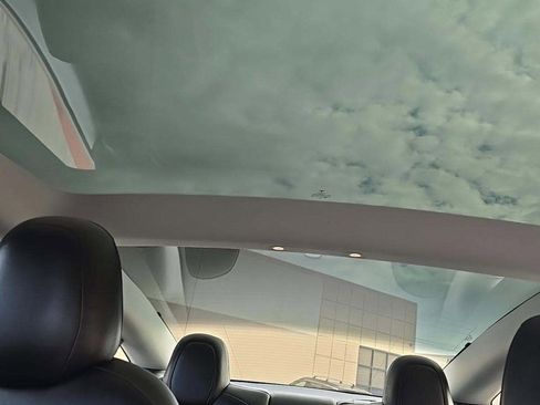 Used 2023 Tesla Model 3 Standard Range image 8