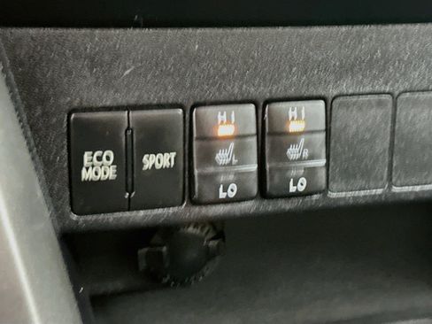 Used 2017 Toyota RAV4 Platinum FWD image 25