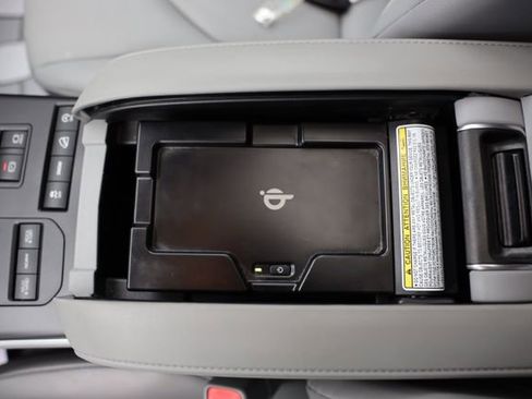 Used 2021 Toyota Highlander XLE image 32