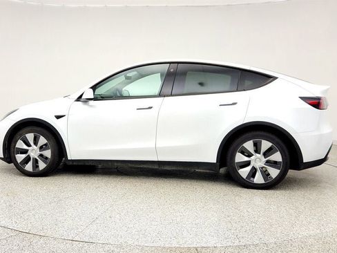 Used 2023 Tesla Model Y AWD image 8