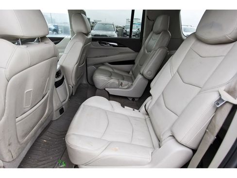 Used 2017 Cadillac Escalade ESV Luxury image 7