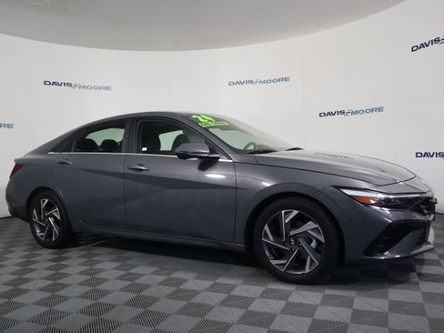Used 2024 Hyundai Elantra Limited FWD image 4