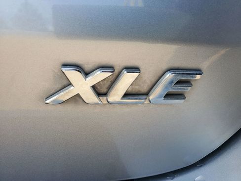 Used 2017 Toyota Sienna XLE w/ XLE Navigation Package FWD image 9