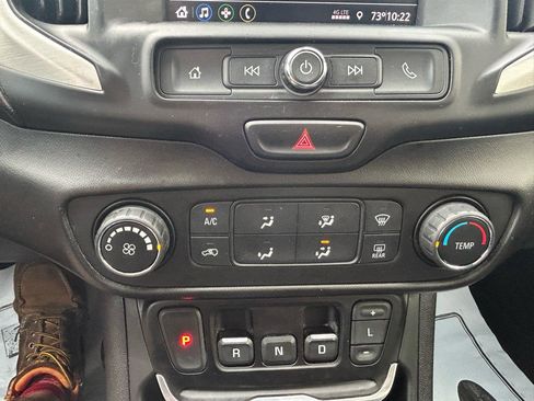 Used 2021 GMC Terrain SLE FWD image 23