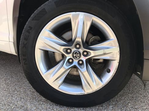 Used 2018 Toyota Highlander Limited image 9