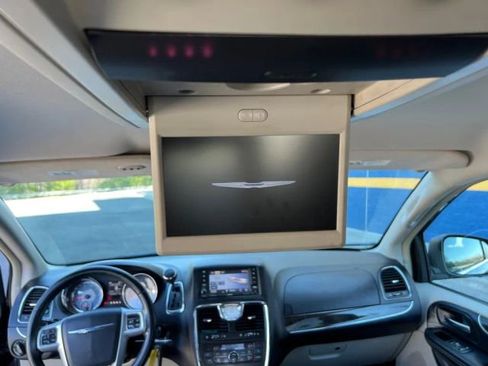 Used 2013 Chrysler Town & Country Touring-L w/ Entertainment Group #2 image 21