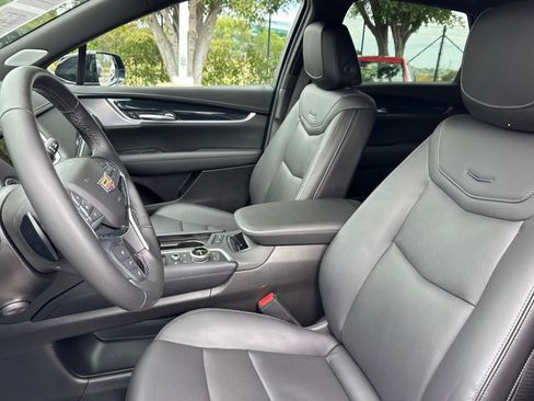 Used 2024 Cadillac XT5 Premium Luxury FWD image 5