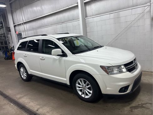 Used 2016 Dodge Journey SXT w/ Comfort/Convenience Group image 2