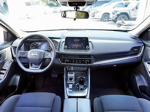 Used 2025 Nissan Rogue S image 18