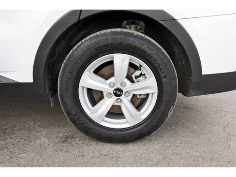 Certified 2025 Kia Sorento LX FWD image 32