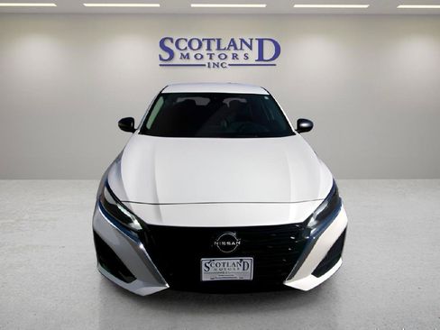 Used 2024 Nissan Altima 2.5 SV FWD image 3