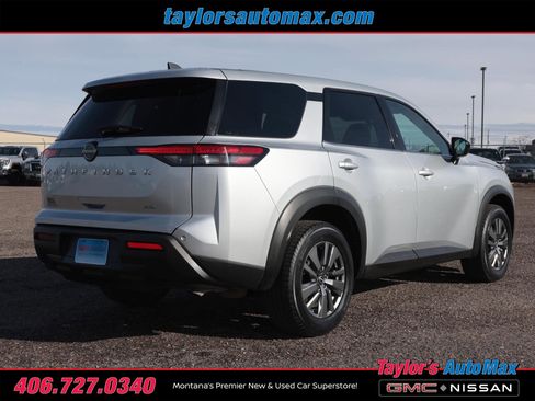 Used 2024 Nissan Pathfinder S image 4