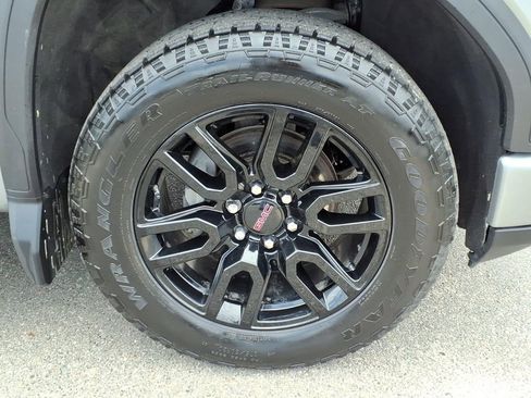 Used 2024 GMC Sierra 1500 Elevation w/ Preferred Package AWD/4WD image 9