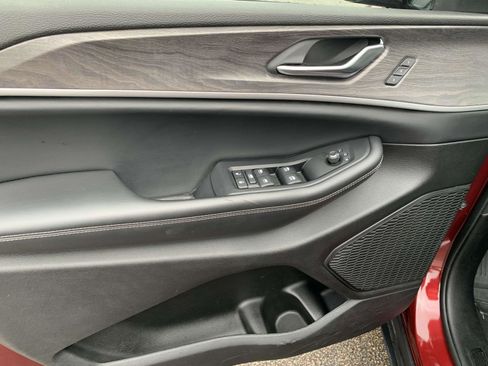 Used 2023 Jeep Grand Cherokee Limited image 15